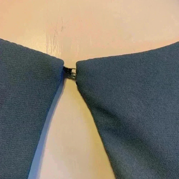 Davis Bridal Twisted Knot Halter Georgette Bridesmaid Dress Size 2 - Picture 8 of 9